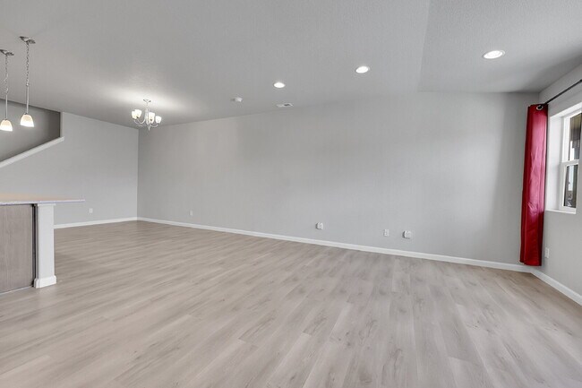 Building Photo - $2,150 - 3 Bed, 2.5 Bath Updated Townhome ...