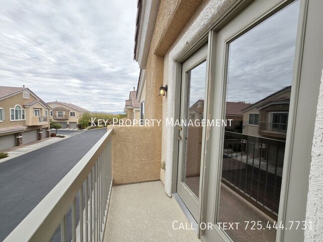 Building Photo - HIGHLY UPGRADED 2 BEDROOM 2 BATH TOWNHOME