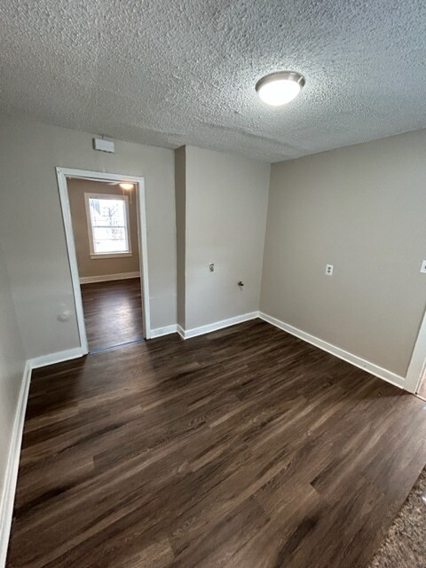 Building Photo - 253 Silverage Ave