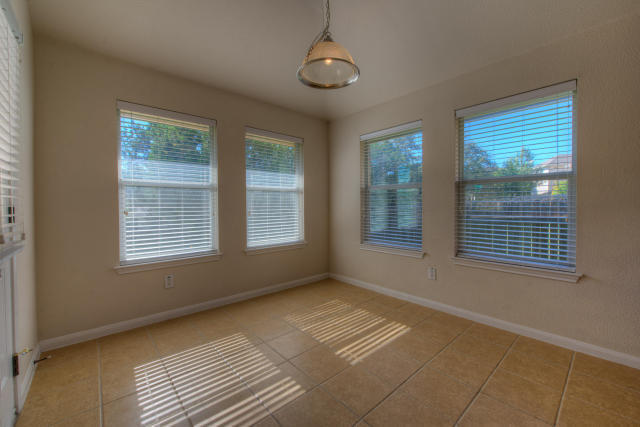 Building Photo - Classic Single Story Home In Beautiful Hil...