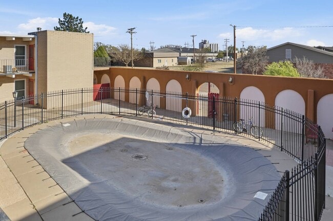 Building Photo - 500 NE 15th St