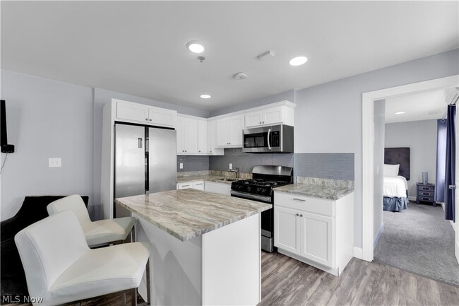 Building Photo - 797 E Market St