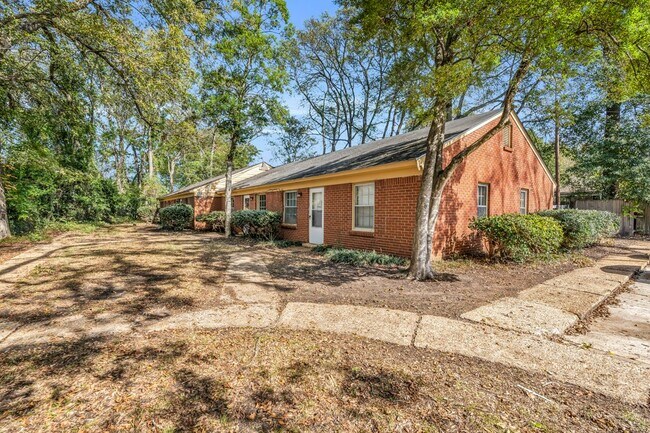 Building Photo - 417 E Jordan Ave