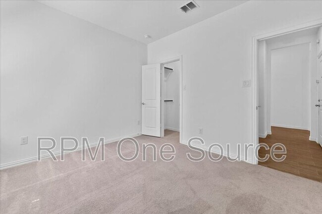 Building Photo - 812 Morwenna Rd