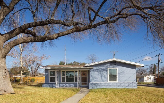 Building Photo - 303 Schmeltzer Ln