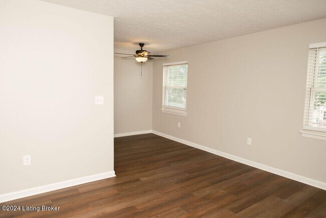 Primary Photo - 4303 Landside Dr