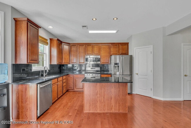 Building Photo - 10 Mulberry Dr