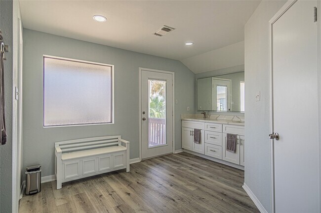 Building Photo - 301 Commander Dr