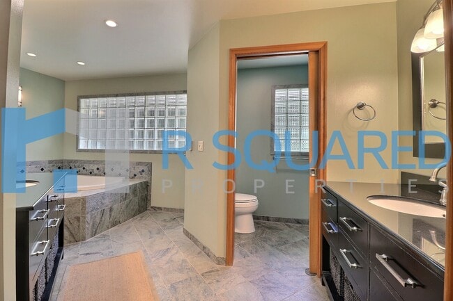 Building Photo - 307 Slater St