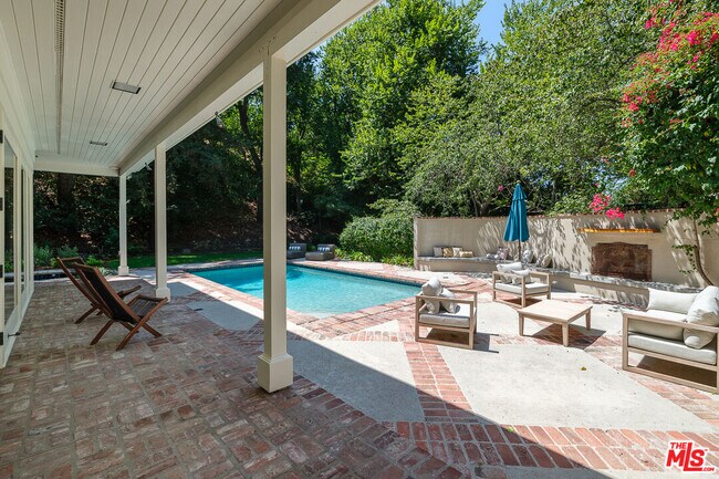 Building Photo - 7972 Mulholland Dr