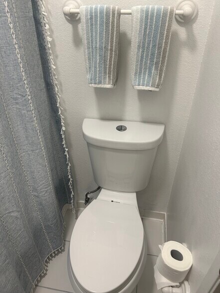 Building Photo - 3640 Cardiff Ave