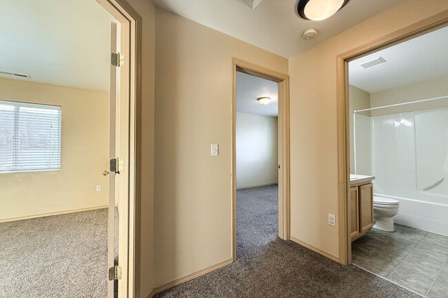 Building Photo - South Richland 4-Bedroom Home With Large Backyard