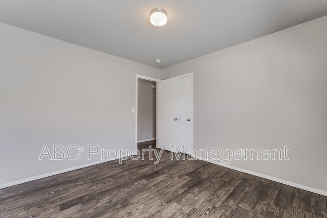 Building Photo - 242 N Marietta Wy