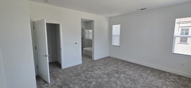 Building Photo - Lathrop - Gorgeous 5 Bedroom 3 Bathroom Home