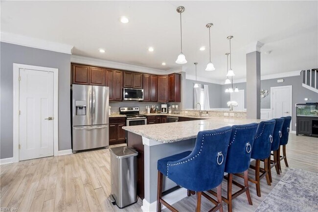 Building Photo - 1859 Parkview Ave