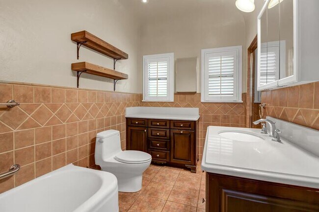 Building Photo - 123 N La Jolla Ave