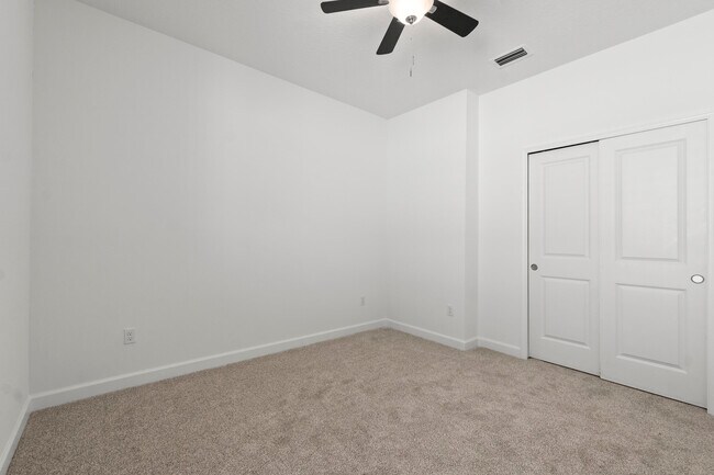 Building Photo - 14135 SW Safi Ter