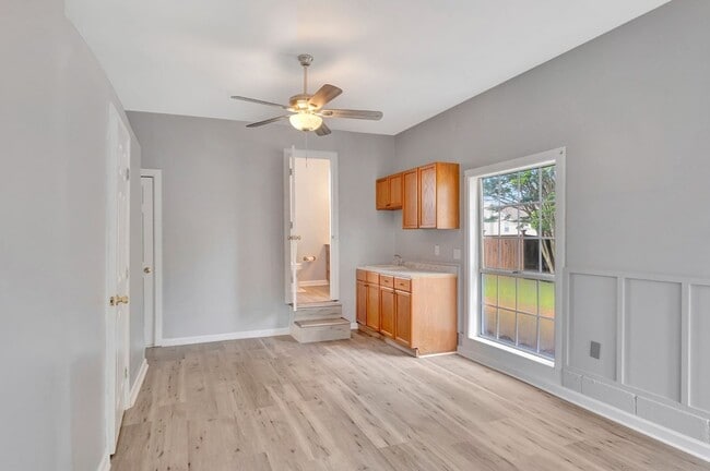 Building Photo - 3401 Shakertown Rd