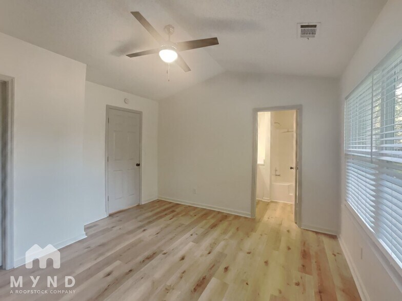 Building Photo - 3221 River Mist Cove