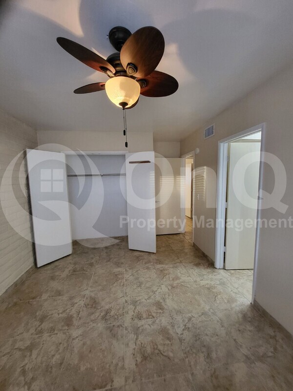 Building Photo - 905 S La Bellota