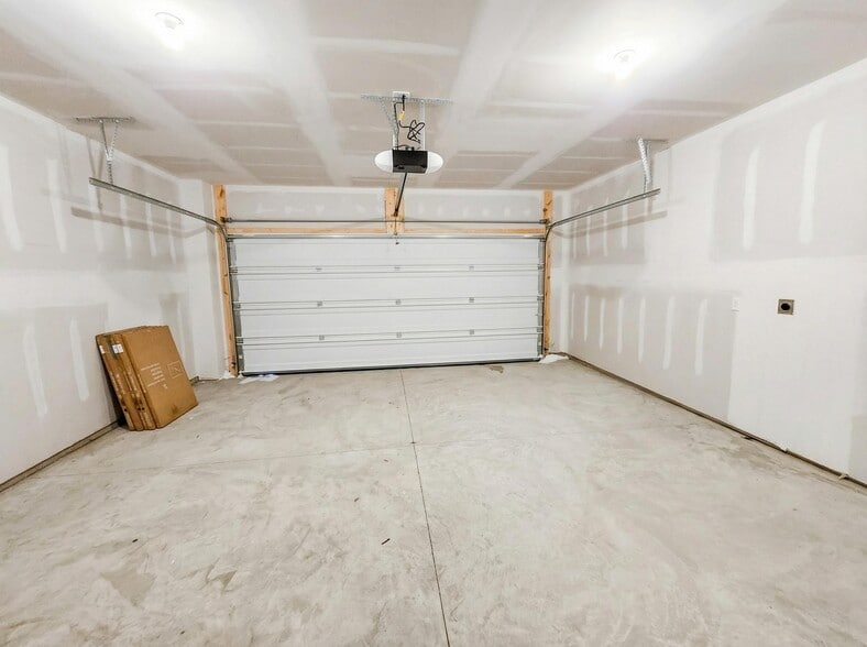 Building Photo - 305 Frederick Way