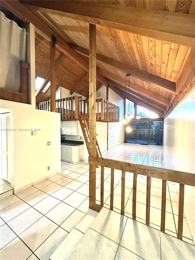 Building Photo - 497 N University Dr