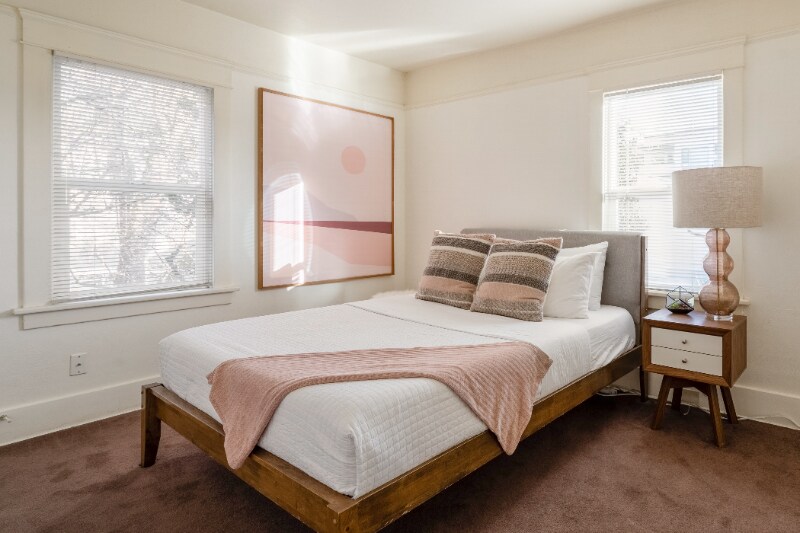 Building Photo - 2036-2038-2038 SE Morrison St