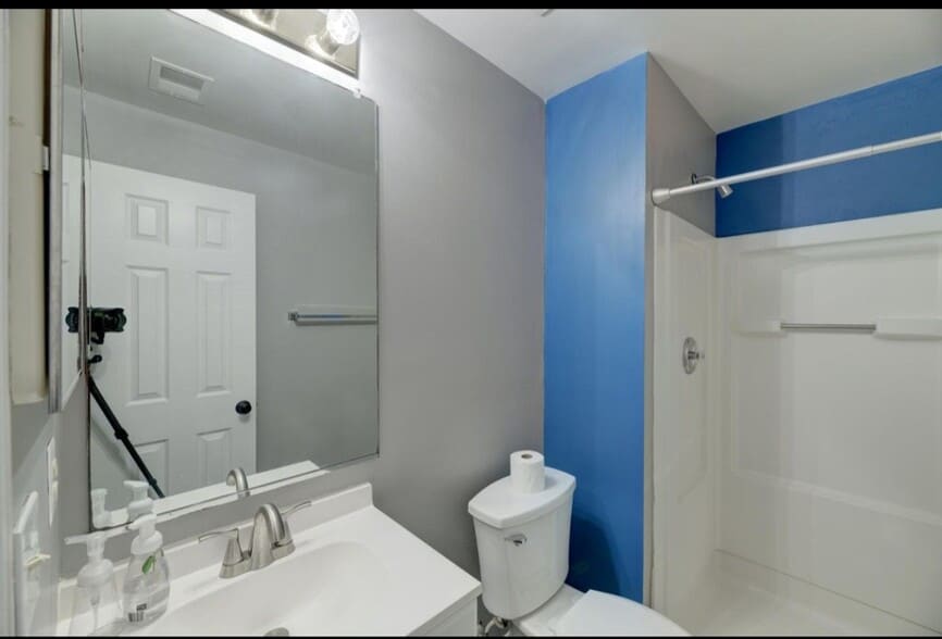 Bathroom (3) - 6942 Malachite Pl