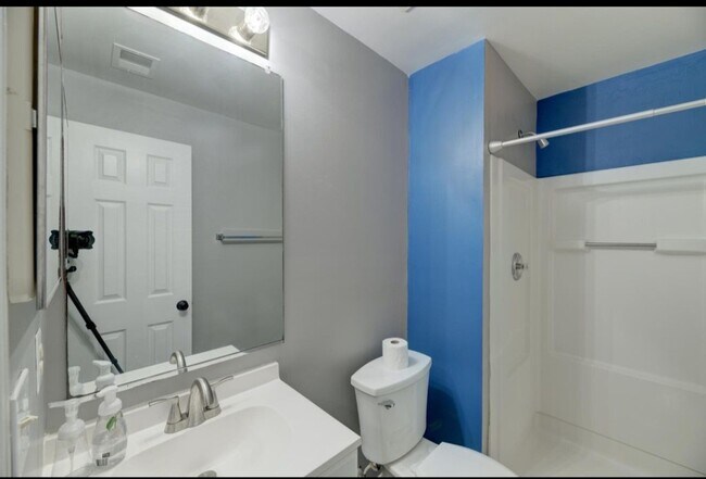 Bathroom (3) - 6942 Malachite Pl