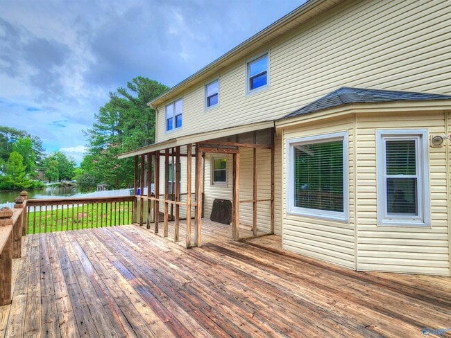 Building Photo - 120 Silver Creek Cir