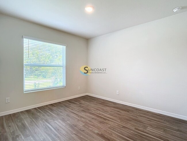 Building Photo - 10474 Pendleton Ave