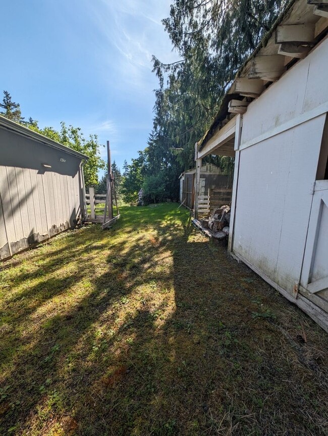 Building Photo - Large 4 Bedroom Home for rent in PO - Over Two Acres and Room to Roam!