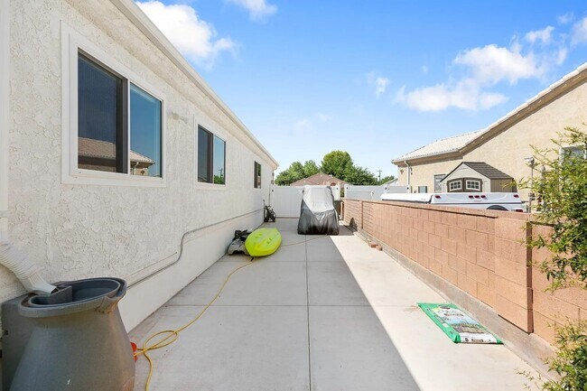 Building Photo - Spacious 6 Bedroom Home in La Verkin!