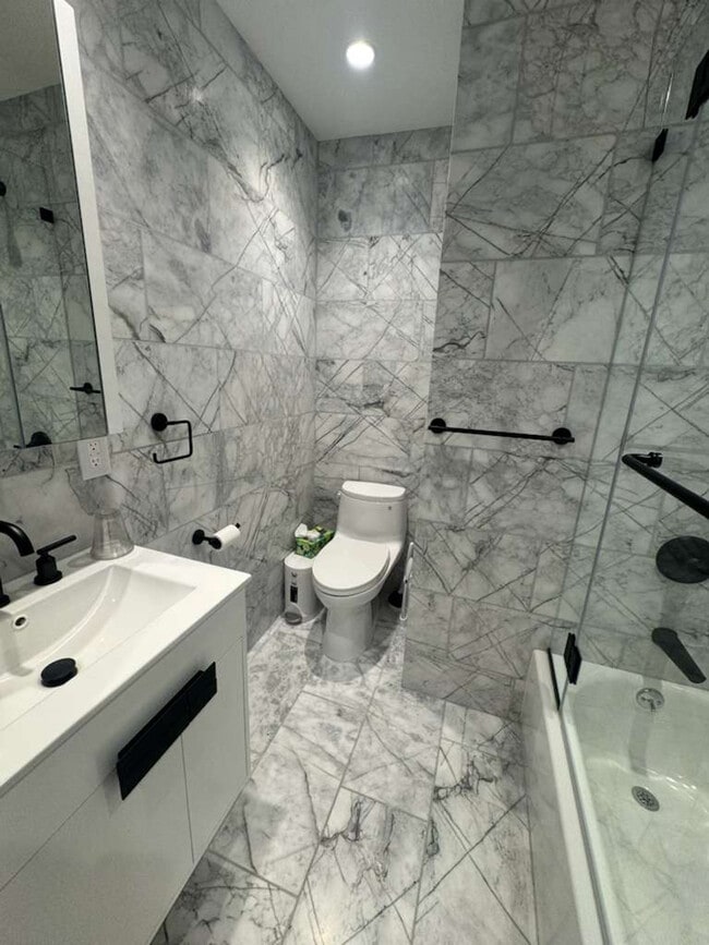 Building Photo - 53 W 82 St