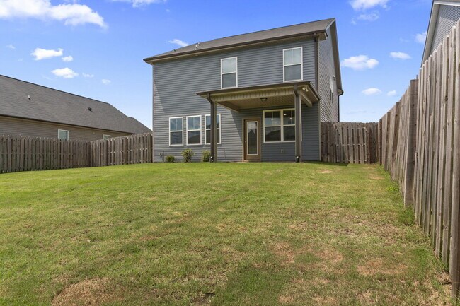 Building Photo - 912 Newburn Dr