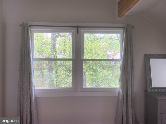 Building Photo - 3550 Bay View Dr