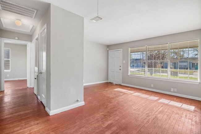 Building Photo - Great 3 Bedroom Single Family in Angleton