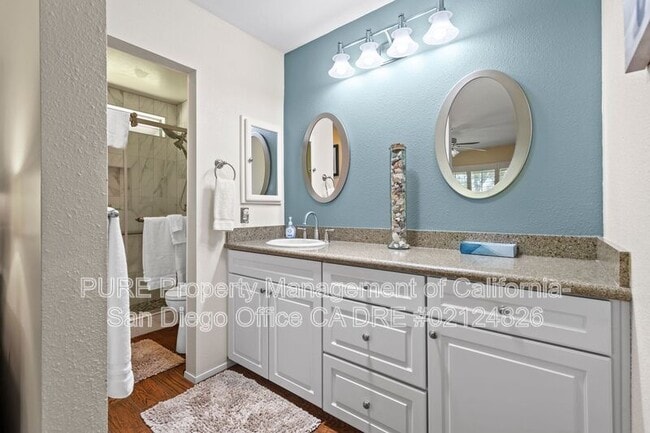 Building Photo - 12576 Oaks N Dr