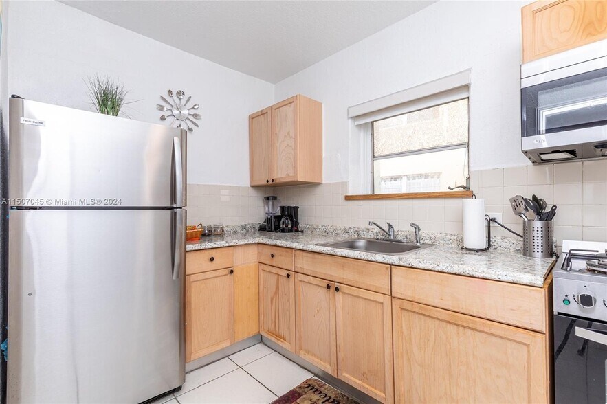 Building Photo - 1982 Marseille Dr