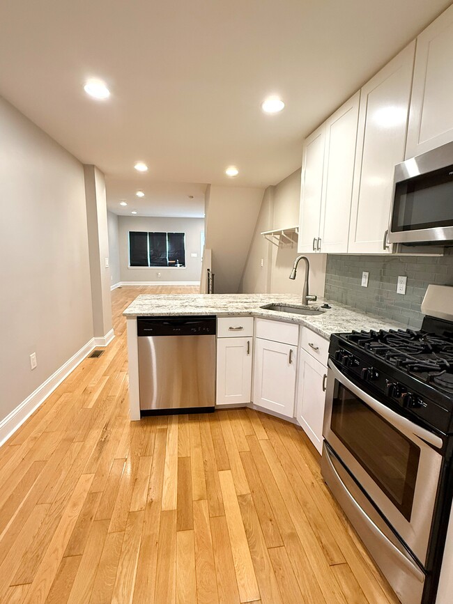 Building Photo - 2535 S Sartain St