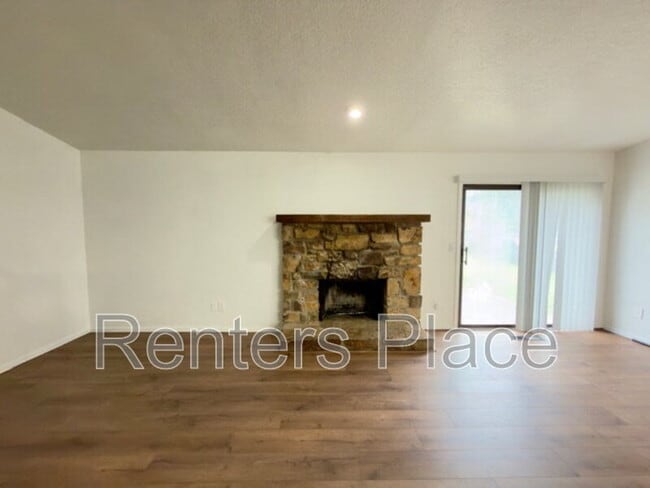 Building Photo - 1907 E 66th Pl