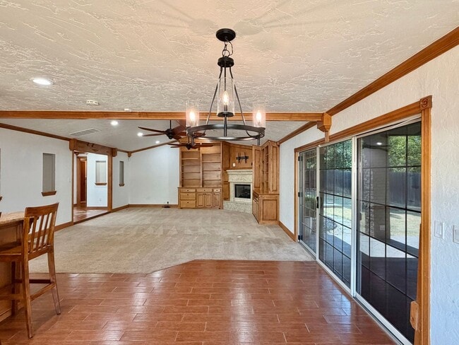 Building Photo - 6933 NW Eisenhower Dr