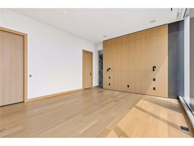 Building Photo - 255 Hennepin Ave