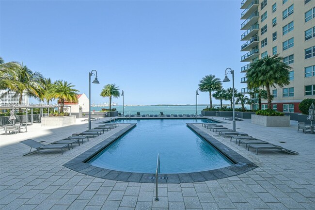 Building Photo - 1155 Brickell Bay Dr
