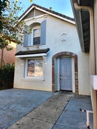 Building Photo - *MOVE IN SPECIAL - 2 WEEKS FREE!!* Beautiful Yuba City Home