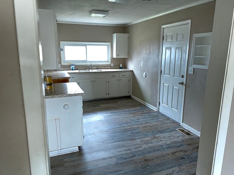 Building Photo - 1105 Reynolds Rd