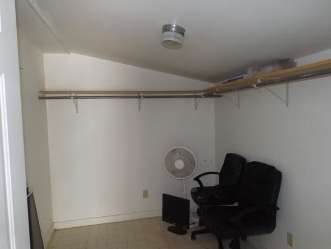 Building Photo - Great 2 Bedroom House in Dillsboro near th...