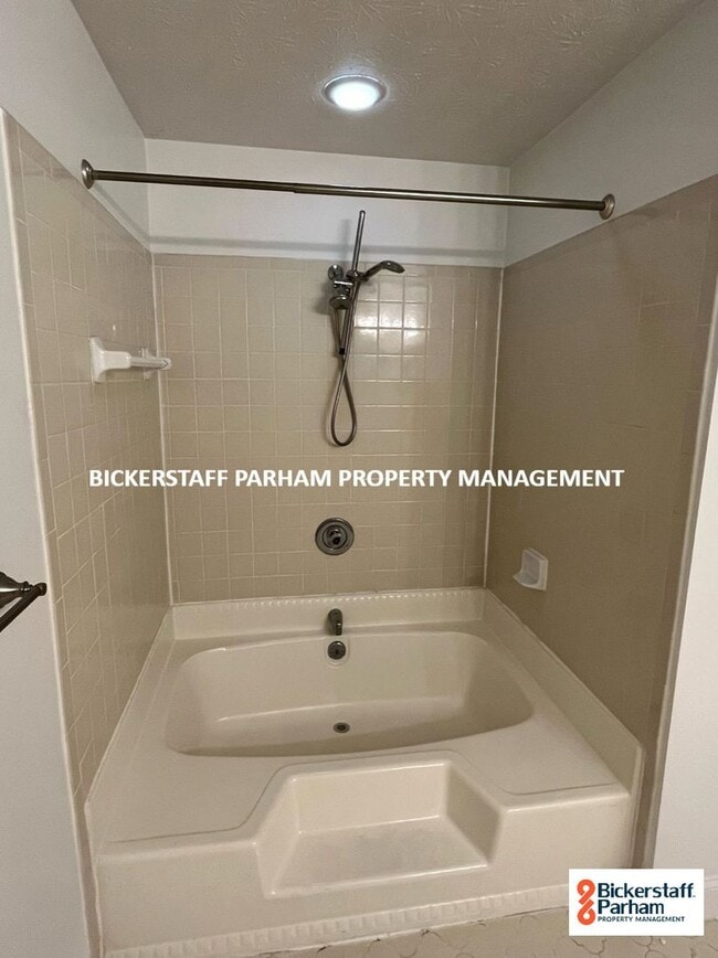 Building Photo - Great Experiences Are Just Around The Corner, Located Off Wynnton Road!