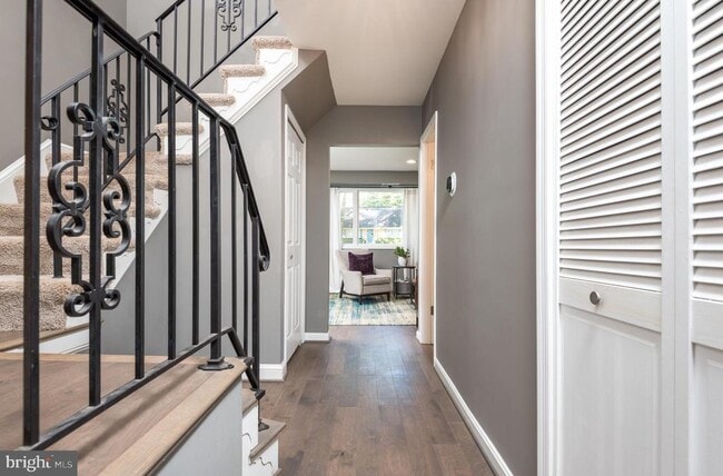 Building Photo - 8601 Cromwell Dr