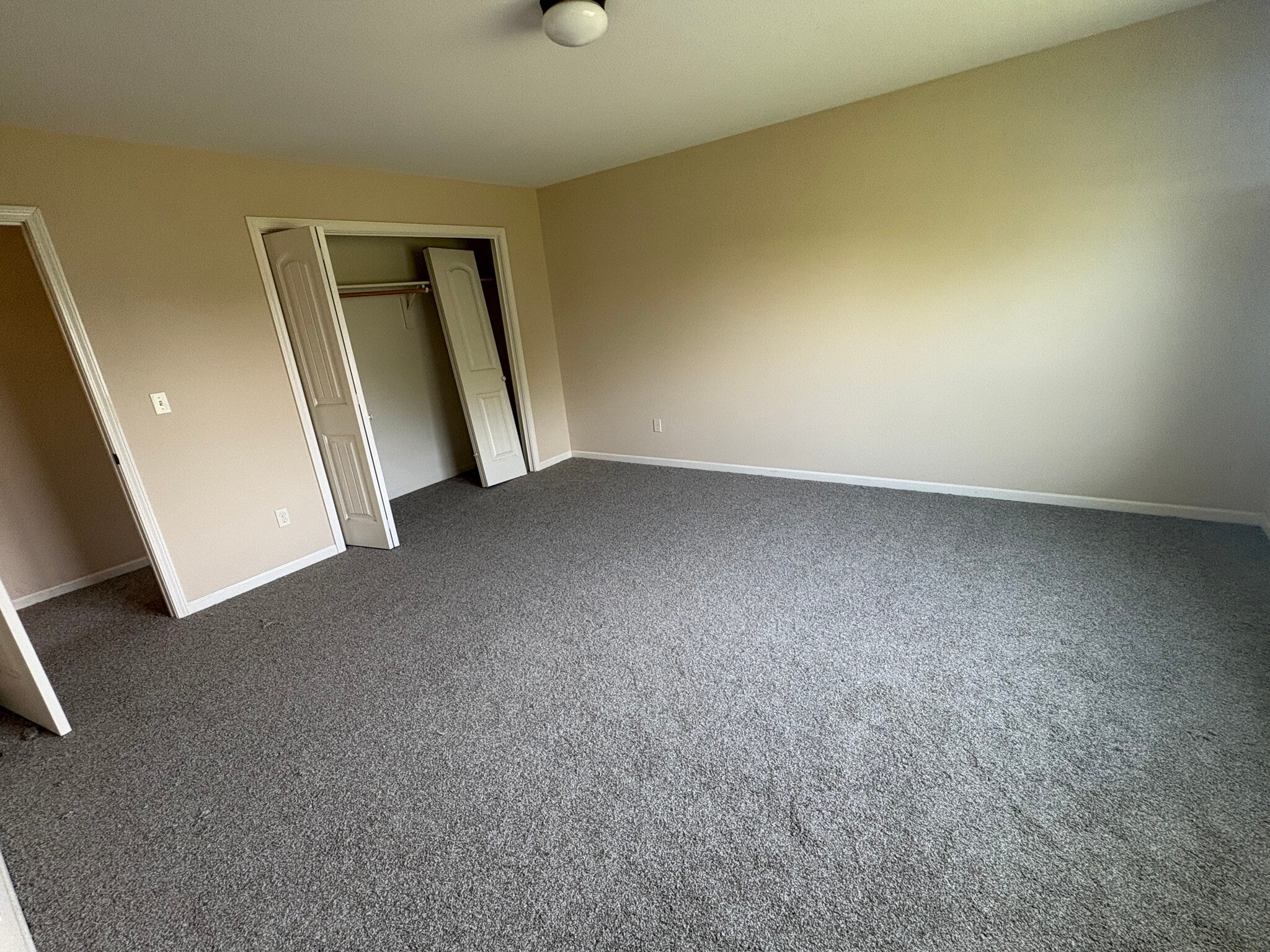 Guest Bedroom 1 - 3118 W 31st Ter
